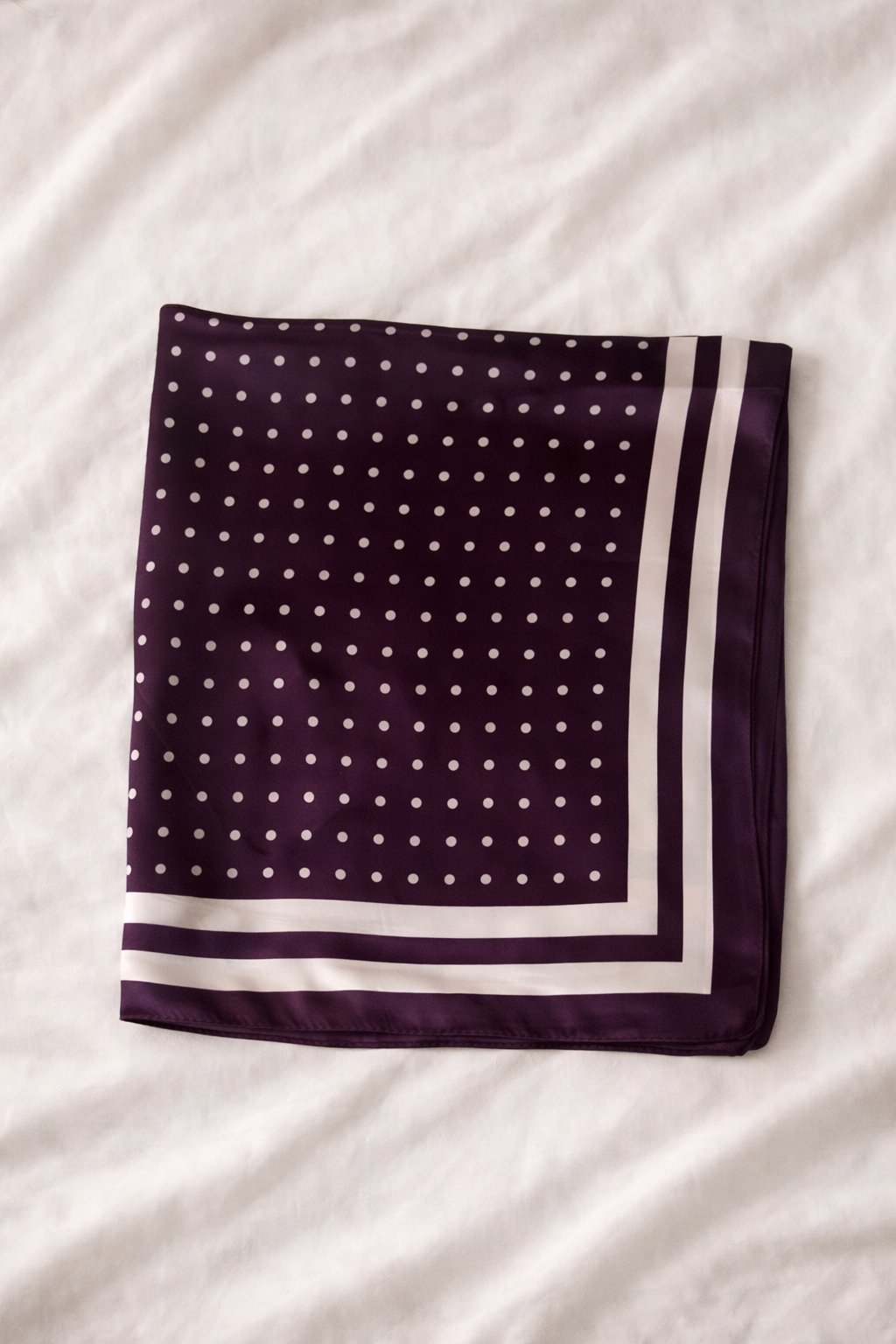 Foulard carré 70x70 – Clara – Bordeaux à pois